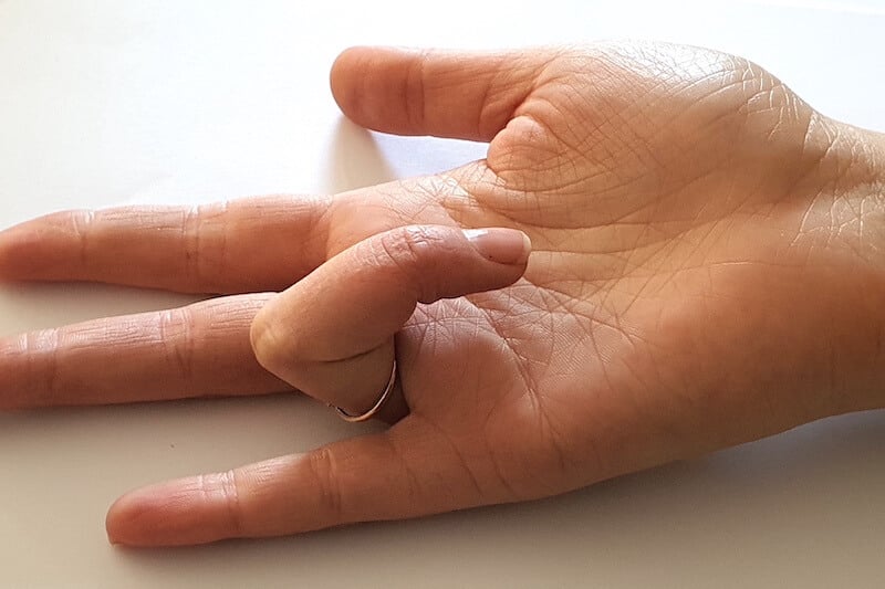 Position de blocage d'un doigt à ressaut